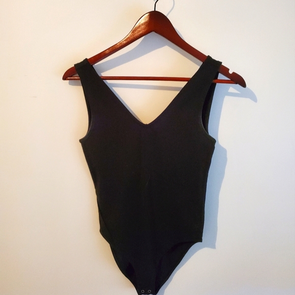 GAP Bodysuit - Picture 2 of 3